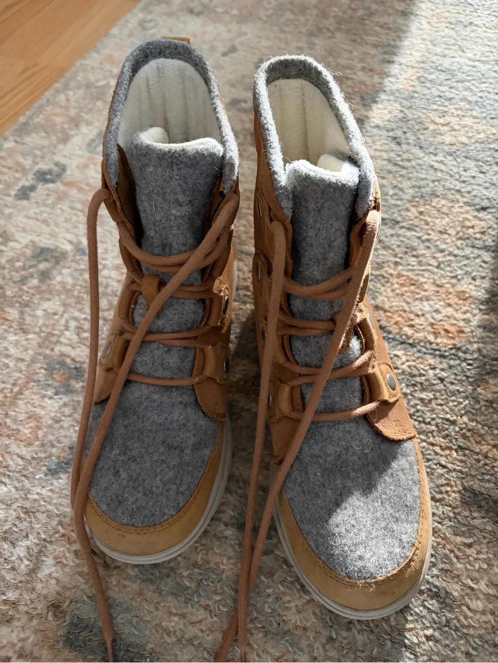 Sorel Boots Gray and Tan